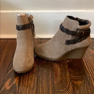 Mountain Sole Suede wedge Booties